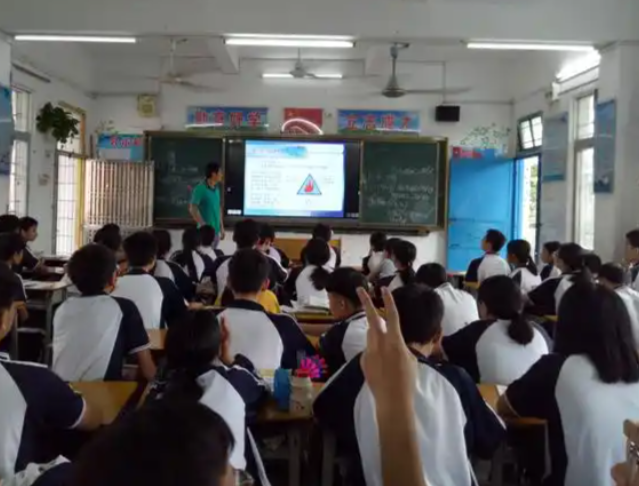 驱动爱好以实践贯穿理论尽力调动学生自动学习的积极性 驱动爱好以实践贯穿理论尽力调动学生自动学习的积极性