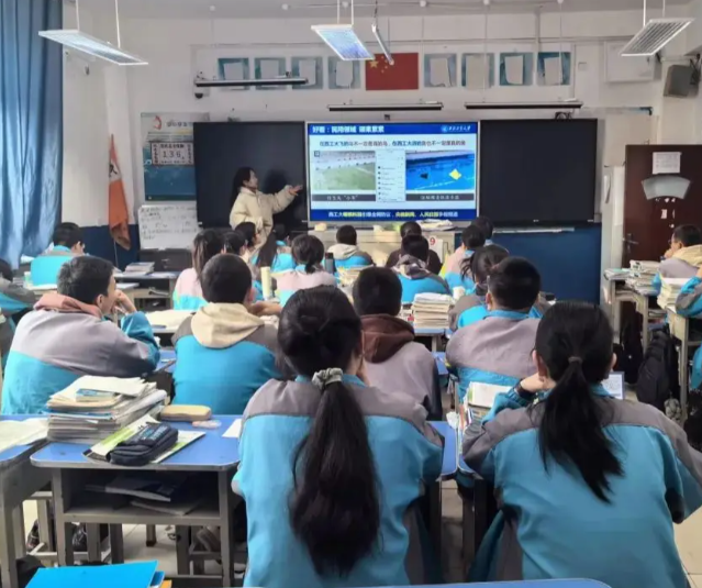 构建城乡联动的数字教育共同体整合资源建立统一的城乡数字教