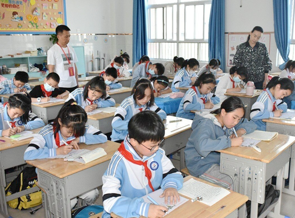 <b>采用名校薄弱校新建校合作校的办学形式辐射带动多校区协同</b>